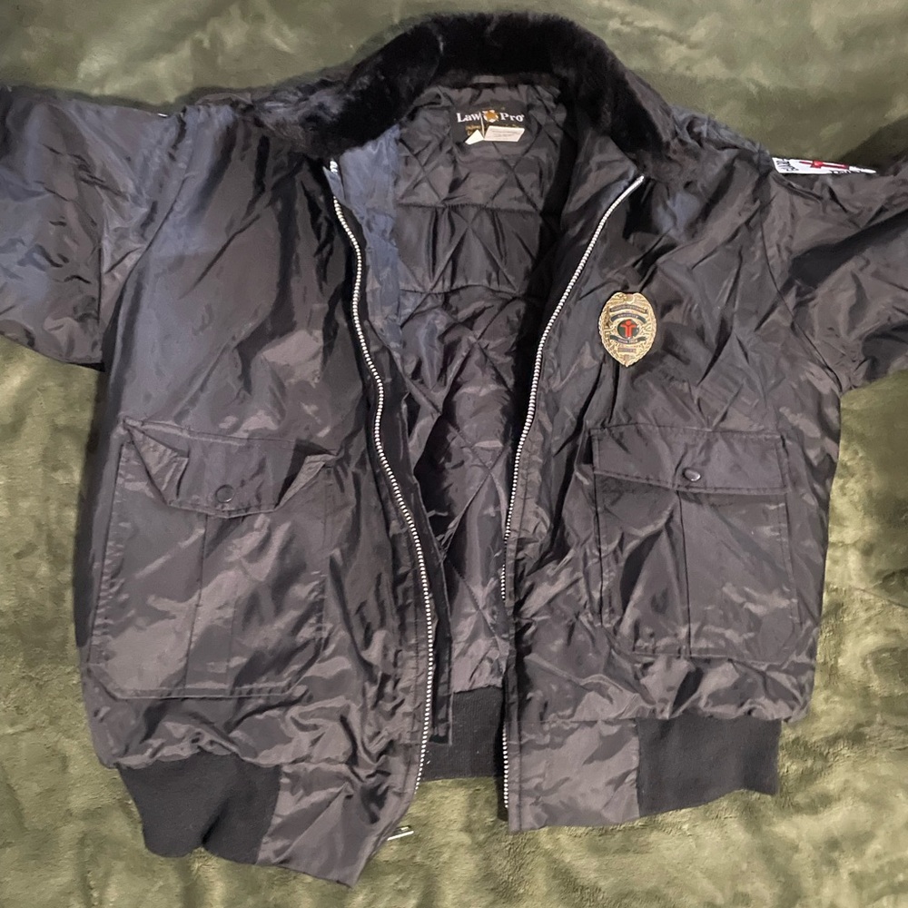 Mens duty jacket. XL, Security and labels Stitched in. Black.